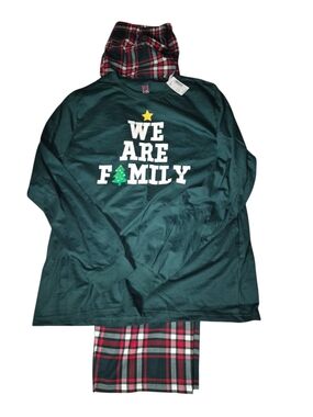 PJ Place Mens Large  Green "We Are Family" Pajama Set with Red Plaid Pants